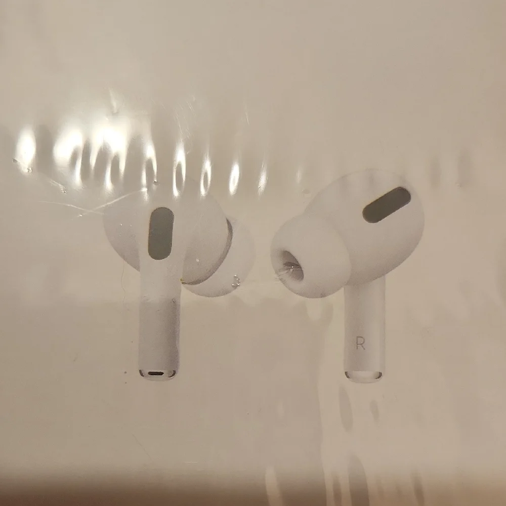 Source Unknown Wireless Earbuds - White